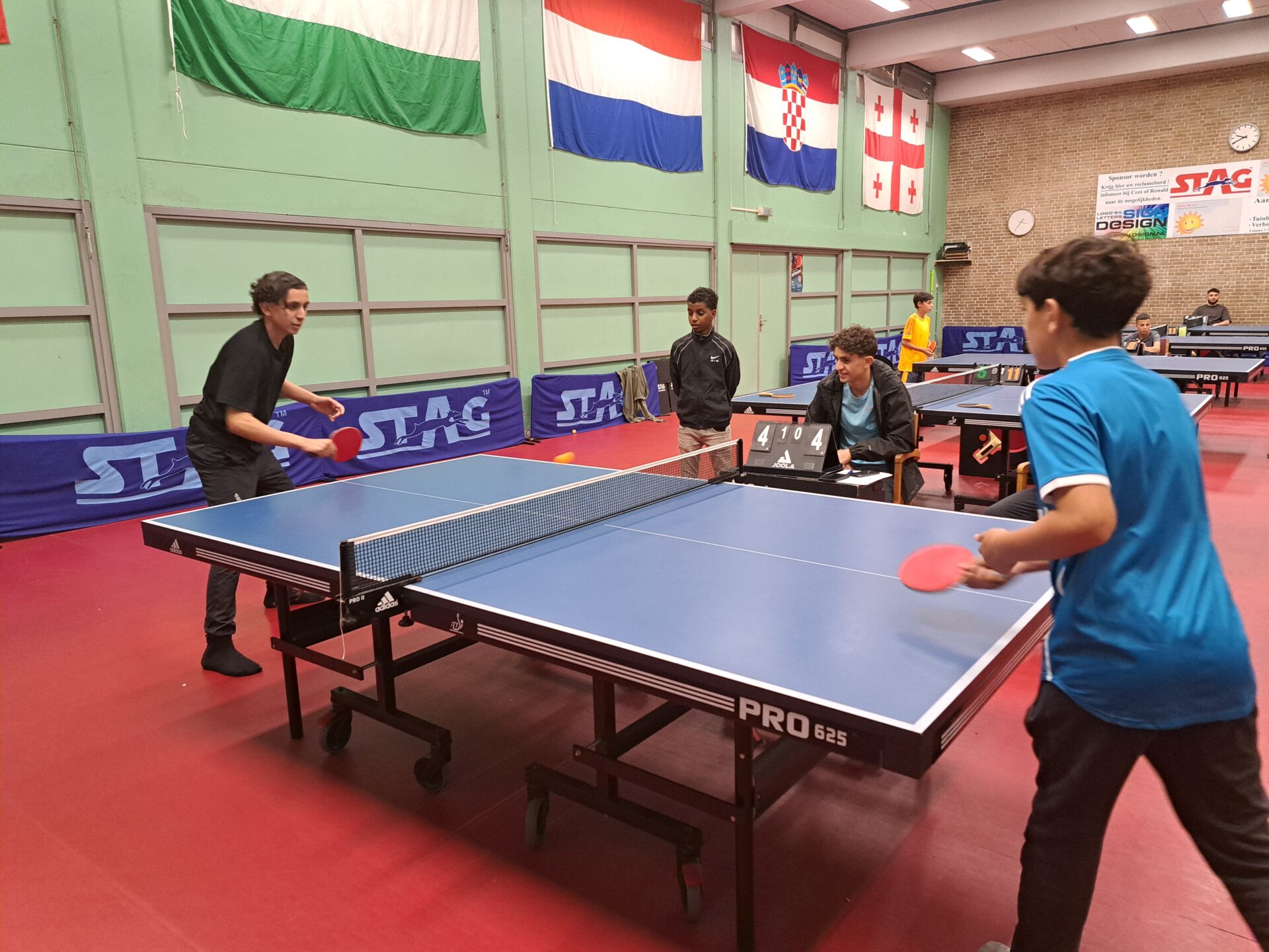 Onder 13 En Onder 14 Bezoeken Tafeltennisclub