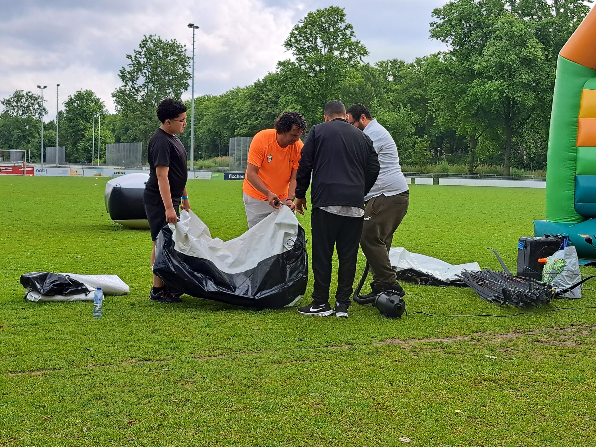 SV Zuidwest DH Sluit Seizoen en Tijdperk Af Met Geslaagd Eindfeest